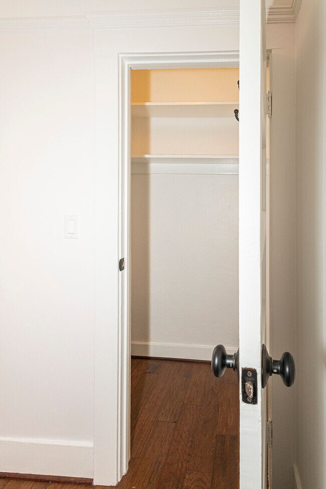 Building Photo - 1616 Bridge St