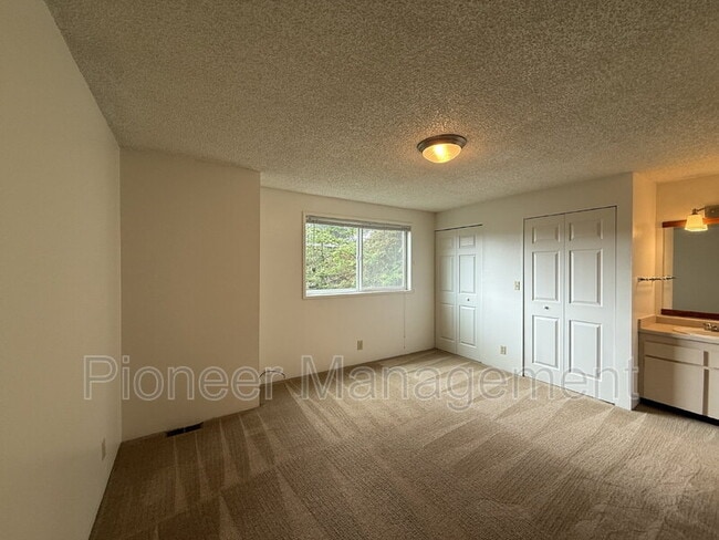 Building Photo - 1415 E 38th Ave