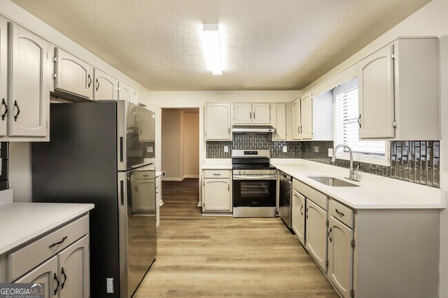 Building Photo - 4771 N Springs Rd NW