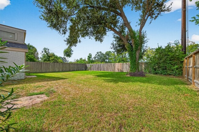Building Photo - 2042 Hilton Head Dr