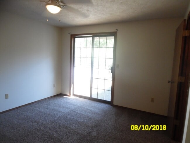 Building Photo - 1742 SE Queenborough St