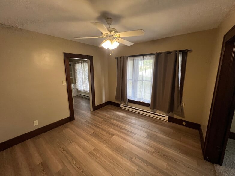 Dinning room - 24 Sunnyside Dr