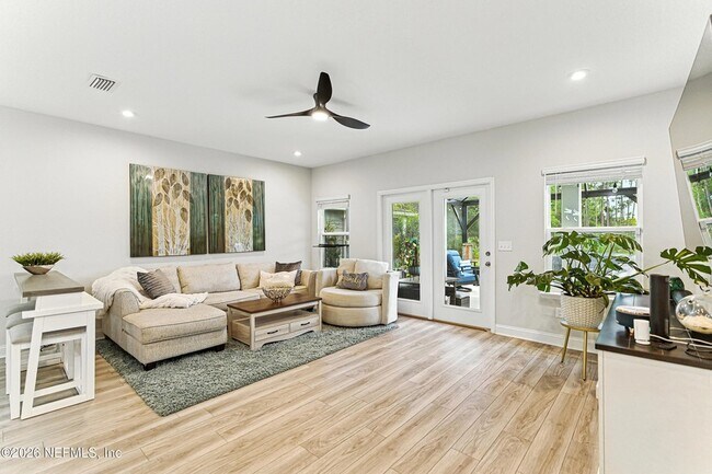 Building Photo - 105 Meadow Creek Dr