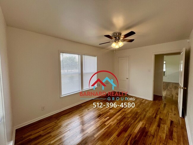 Building Photo - Available: Charming 2 Bedroom 1 Bath with ...