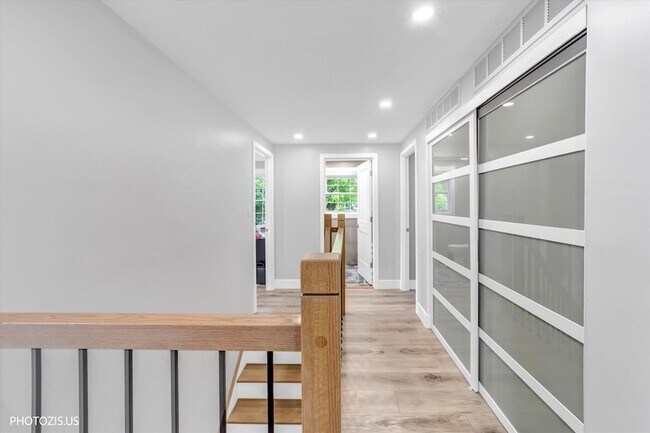 Building Photo - 1111 Plum Grove Cir