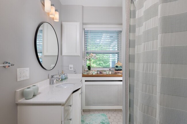 Building Photo - 17 Willow St