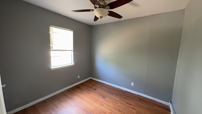 Building Photo - 1207 Gray Dr