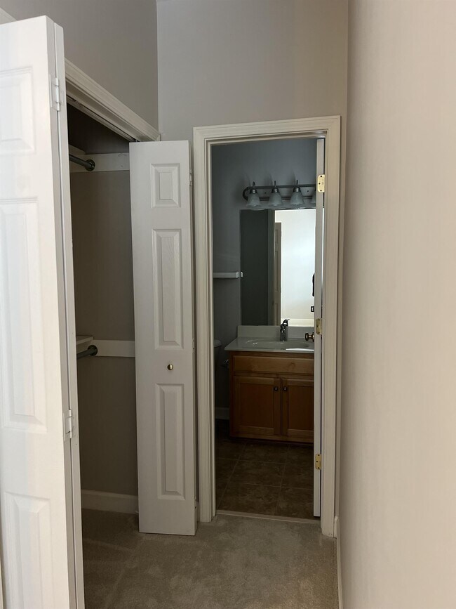 Building Photo - 2271 Dewey Dr