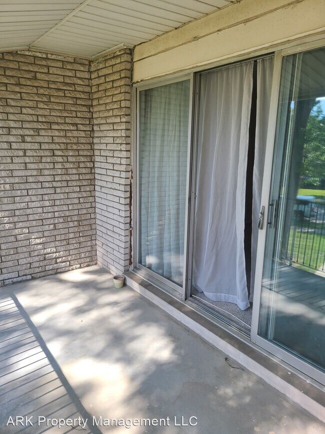 Building Photo - 2 br, 2 bath House - 8385 Kennedy Circle #6