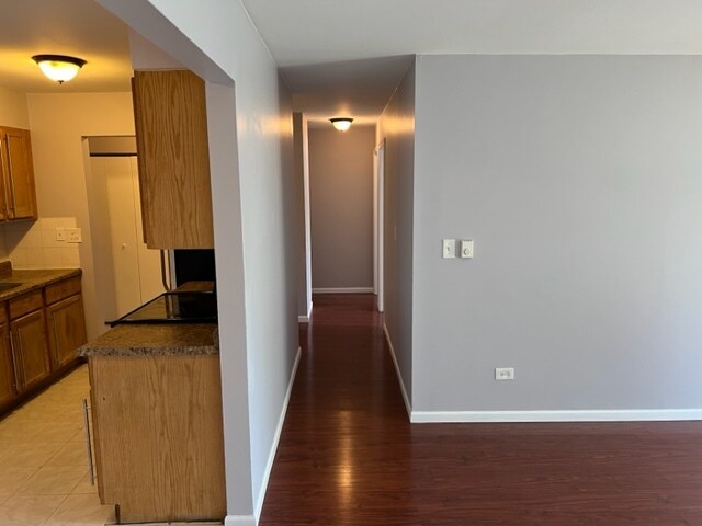 Building Photo - 850 E Old Willow Rd