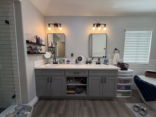 Building Photo - 29164 Greenbrier Pl