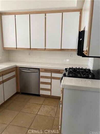 Building Photo - 14 Hillgate Pl