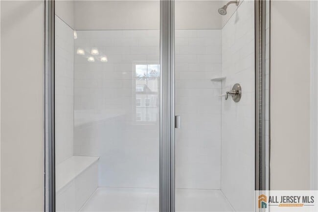 Building Photo - 504 E International Rd