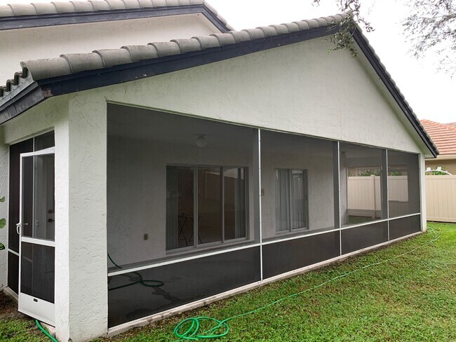 Building Photo - 2444 Stonegate Dr