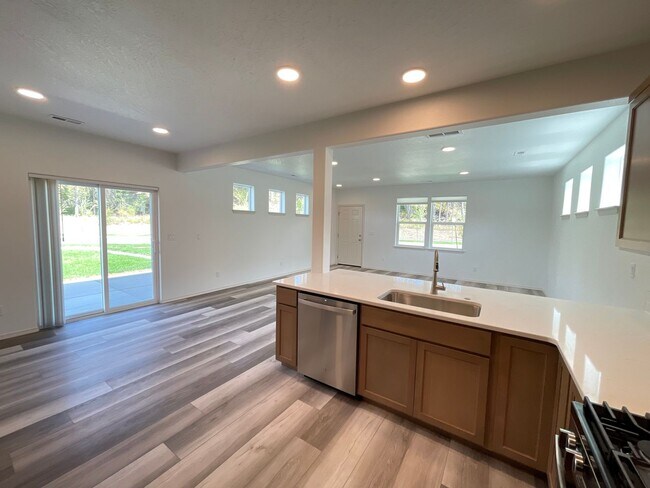 Building Photo - Brand New Hayden Home