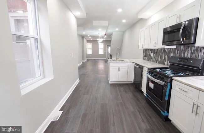 Building Photo - 3040 W Berks St