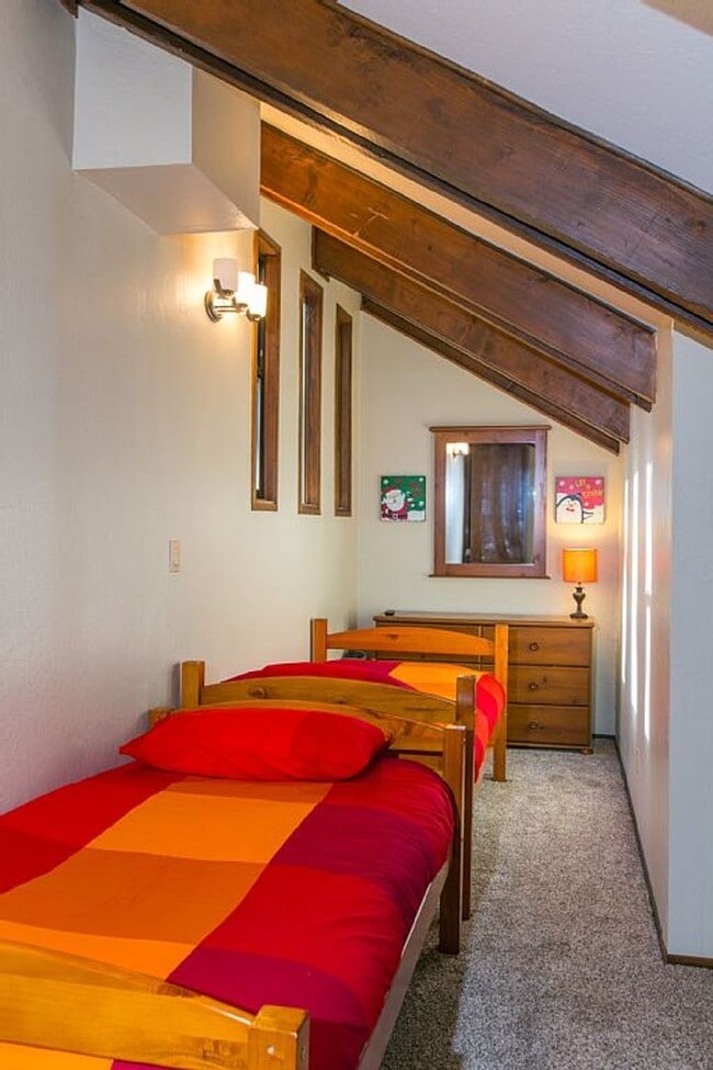 Building Photo - A Rare find in Tahoe! Spacious 4Bd house a...