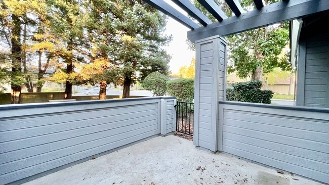 Building Photo - 2 Bedroom Condo with 2-Car Garage in Parkside Condominiums by Meadow Park