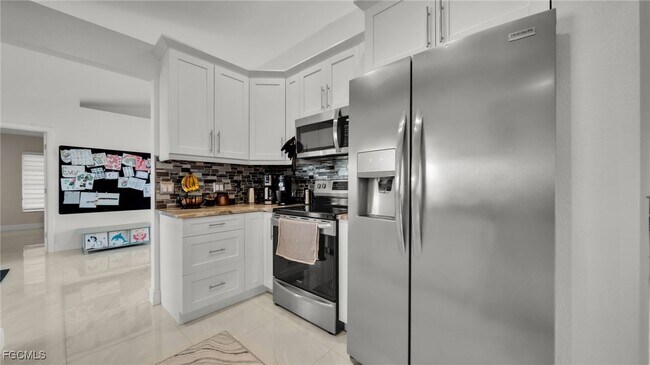 Building Photo - 3730 SE 4th Ave