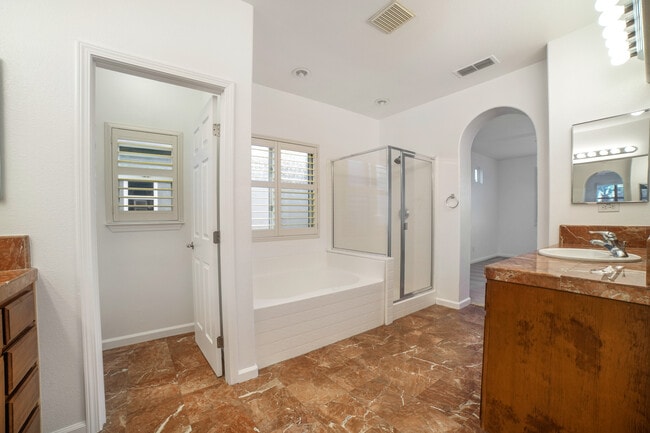 Building Photo - 10849 Brookfield Ave