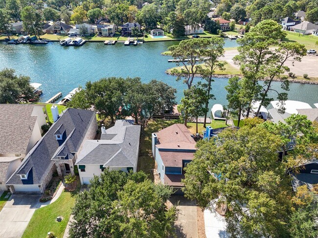 Primary Photo - 3203 Poe Dr