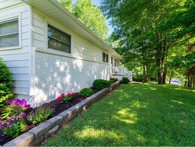 Building Photo - 558 Riceville Rd