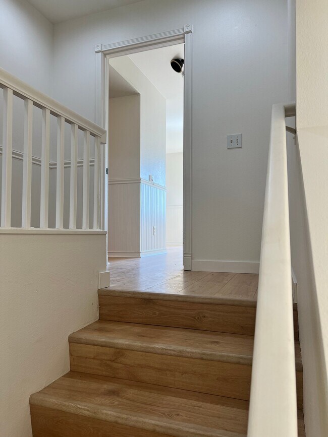 Building Photo - 5709 Kensington Pl