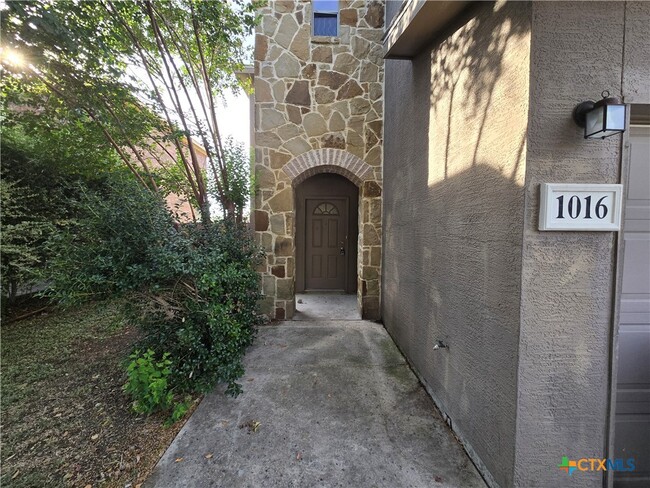 Building Photo - 1016 Brown Rock Dr