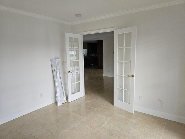 Building Photo - 435 Pine Villa Dr