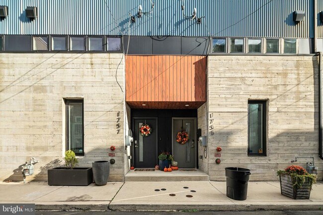 Building Photo - 1757 Waterloo St