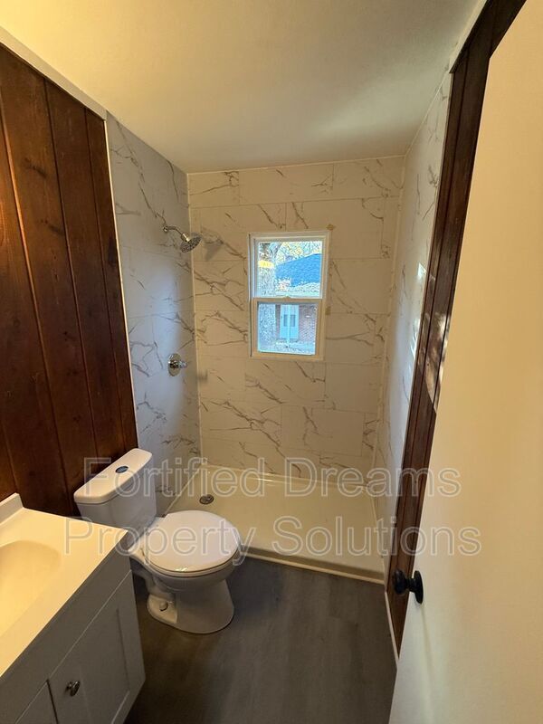 Building Photo - 908 Marsh St
