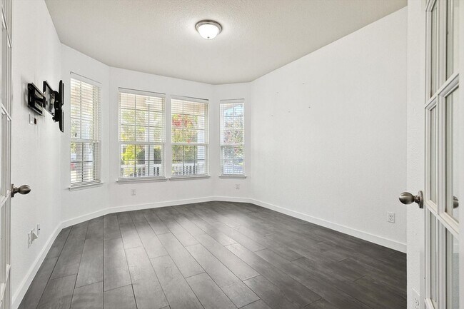 Building Photo - 9205 Benevolent Ct