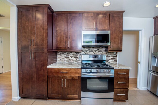 Building Photo - 20092 Bayview Ave