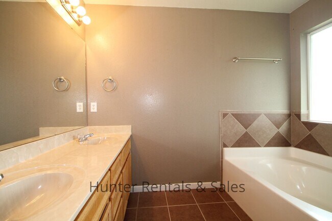 Building Photo - Timber Ridge Estates Beauty!