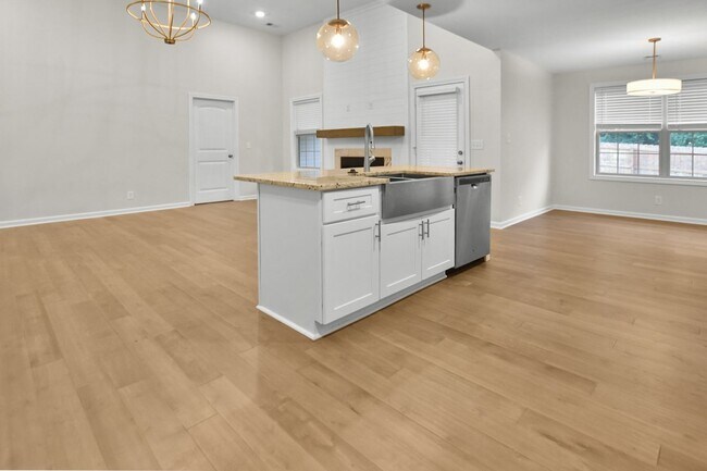 Building Photo - Like New Three Bedroom with Bonus!