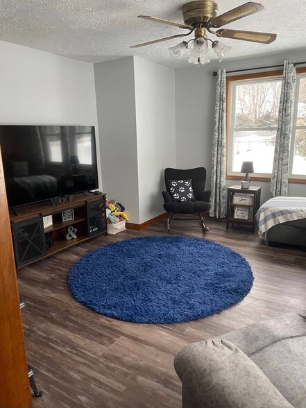 Building Photo - 273 Pond Rd