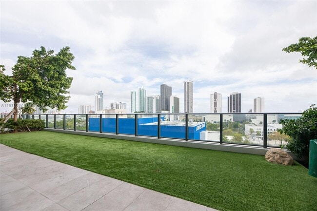 Building Photo - 1600 NE 1st Ave