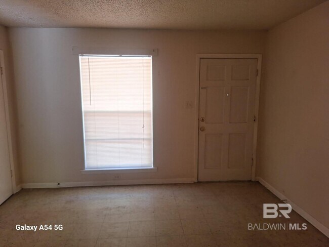 Building Photo - 2211 Wolf Ridge Rd