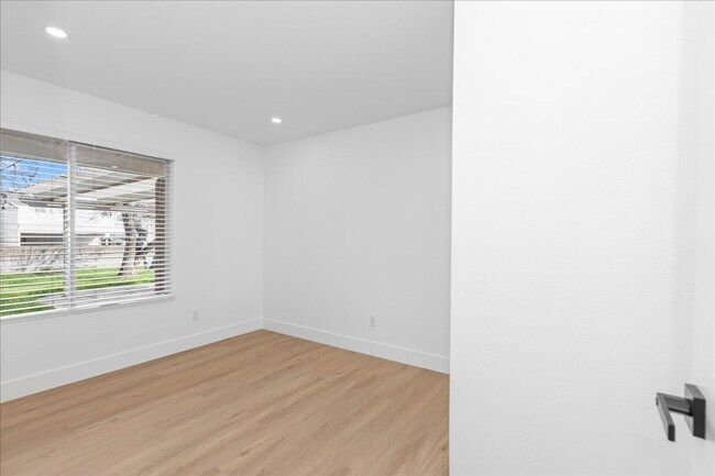 Building Photo - 6910 Eberhart St