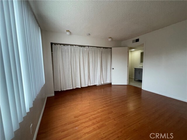 Building Photo - 400 N Acacia Ave