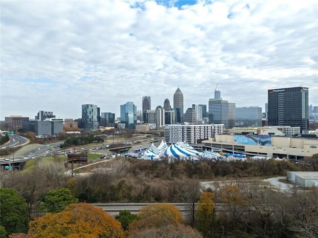 Building Photo - 302 Hascall Rd NW