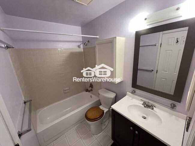 Building Photo - Elegant 2-bedroom 1-bathroom Single Story Townhome-NEW Carpet