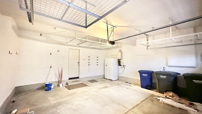 Building Photo - Beautiful Two-Story Home in the Newer Community of Horse Creek Ridge in Fallbrook!