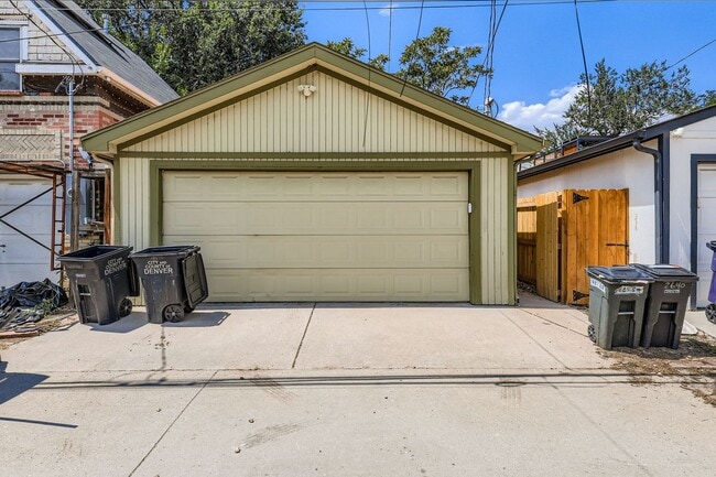Building Photo - This Home Offers Quality and Privacy and i...