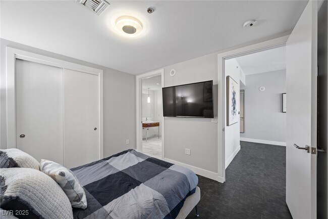 Building Photo - 4471 Dean Martin Dr