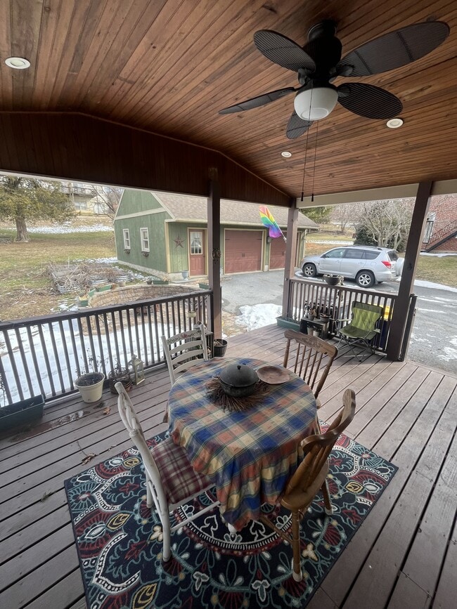 Building Photo - 4276 Division Hwy