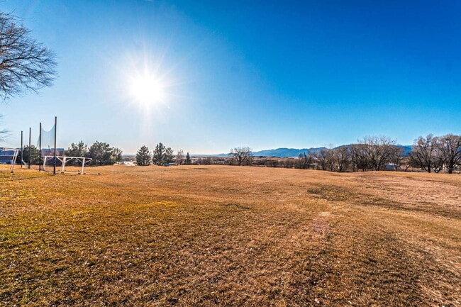 Building Photo - 5 bedrooms ,2 bathrooms and on 0.32 acres for rent