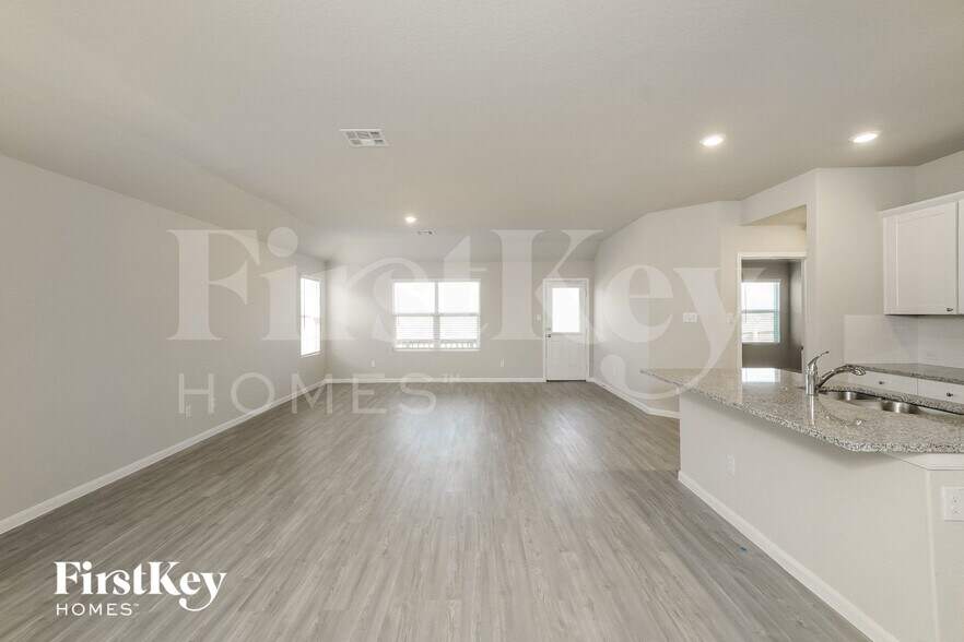 Building Photo - 6707 Hatchery Way