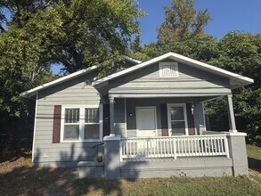Building Photo - 803 Moss St