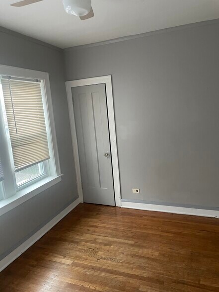 Building Photo - 8230 S Hermitage Ave